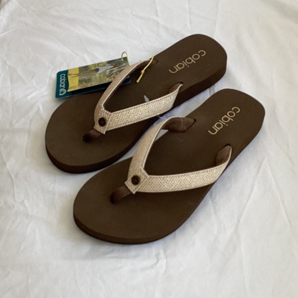 Cobian Women's Sandal Fiesta Skinny Bounce Flip Flop, Tan -  Size 7